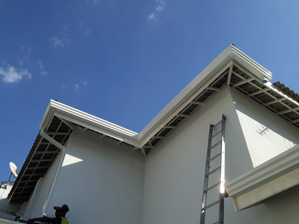 empresa especializada em calhas telhados estruturas metalicas steel frame coifas dutos pingadeiras