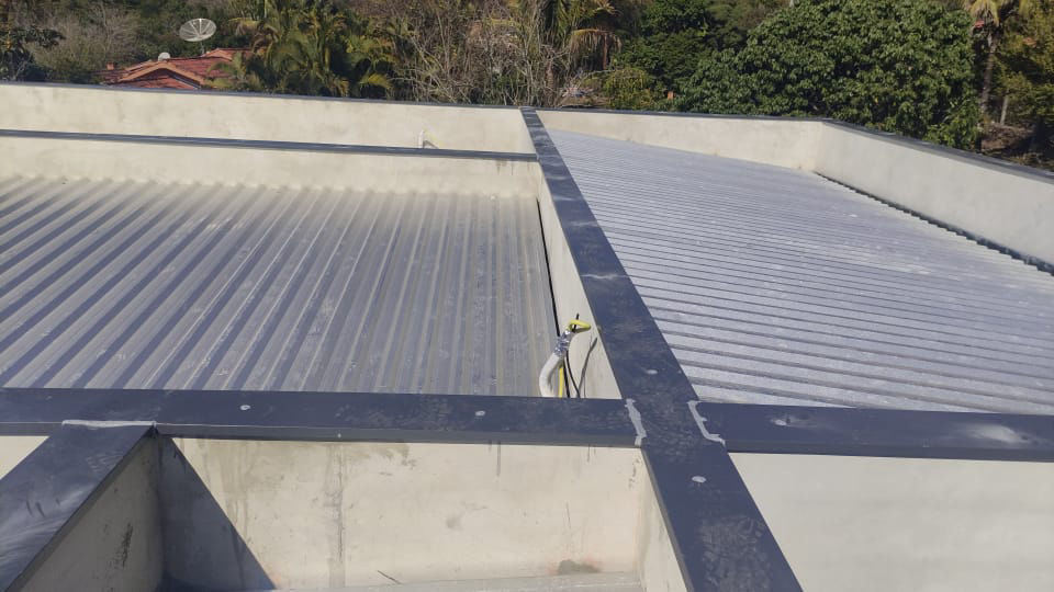 empresa especializada em calhas telhados estruturas metalicas steel frame coifas dutos pingadeiras